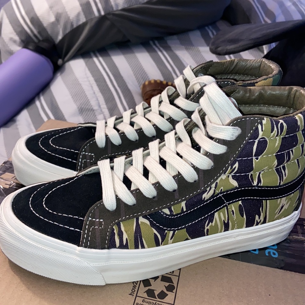 Vans - Picture 3 of 5
